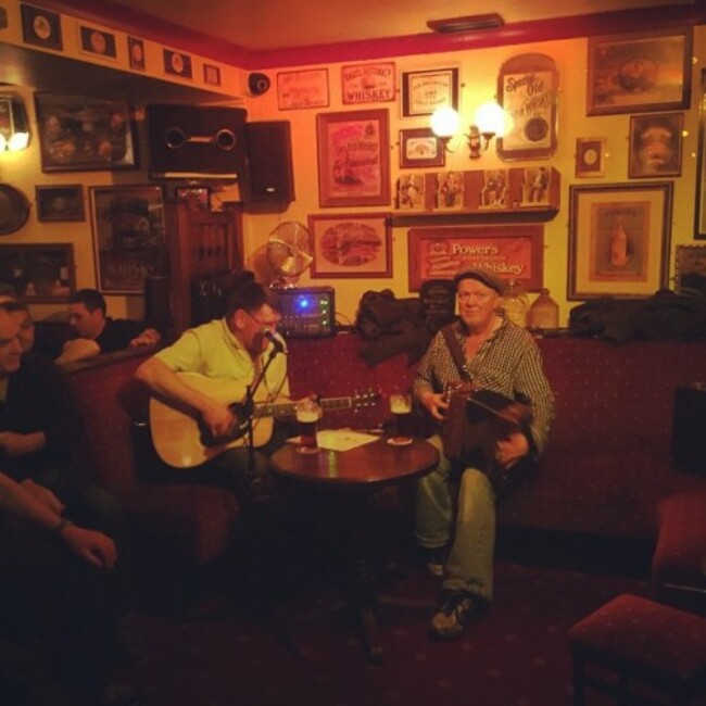 Trad session at Clifden #Ireland #irishmusic #music #galway #diddlydee