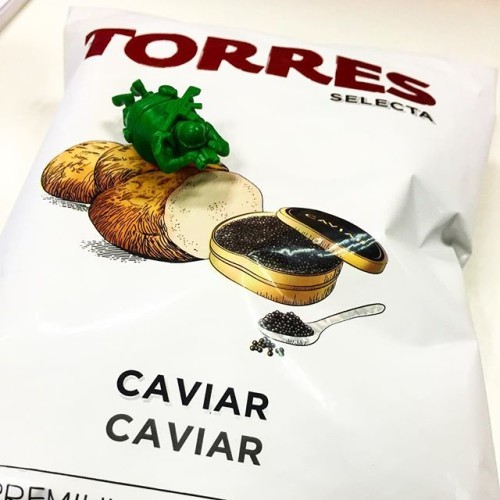 After trying the #blacktruffles flavour, I had to try the others. #Caviar was good but I still prefer black truffles. #chips #Torres #魚子醬 #薯片 #西班牙野 #Spanish #hkfoodie #hkgoodie #hkfood #foodie #snacks #hkig #caviarchips