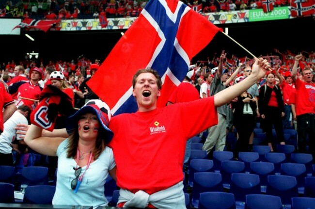 Soccer - Euro 2000 - Group C - Spain v Norway