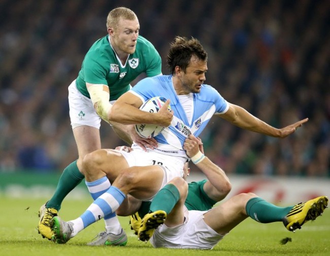 Keith Earls and Robbie Henshaw with of Juan Martin Hernandez