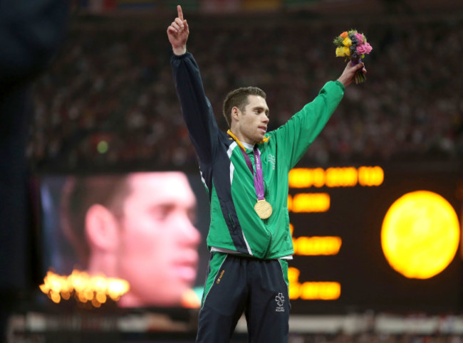 Jason Smyth celebrates winning gold 7/9/2012