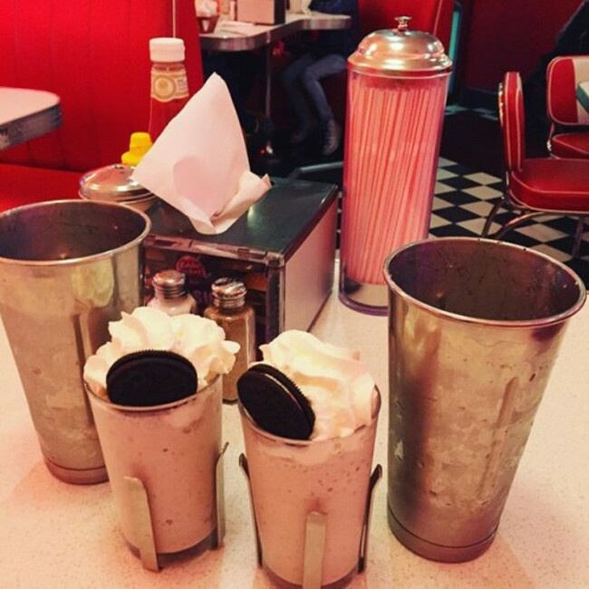 #eddierockets #eddies #cute #date #oreomilkshake #dcuheads #town #fridaybants