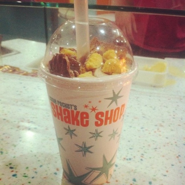 My first shake shop experience, went for the full whammy! #shakeshop #kinderbueno #malteaser #crunchie #yum #food #ohmylordimsofull @neadybird