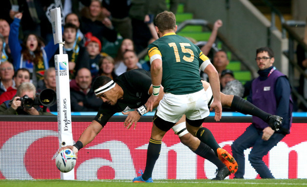 Jerome Kaino scores his side's opening try