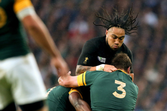 Tendai Mtawarira and Frans Malherbe with MaÕa Nonu