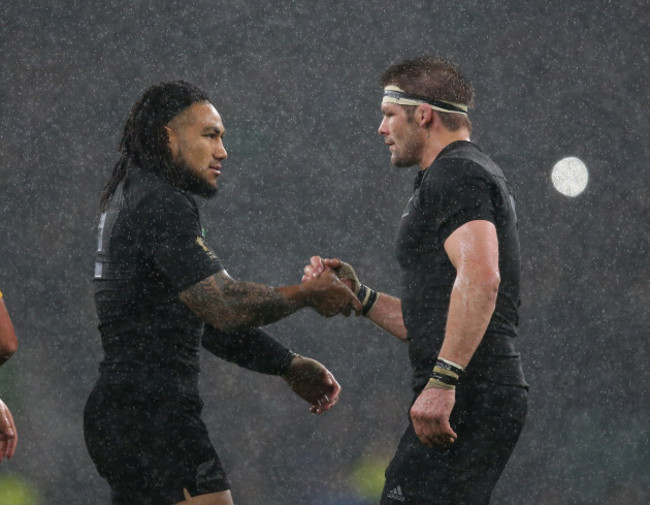 New Zealand&rsquo;s Sonny Bill Williams is tackled by South Africa&rsquo;s Francois Louw