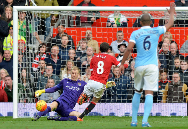 Soccer - Barclays Premier League - Manchester United v Manchester City - Old Trafford