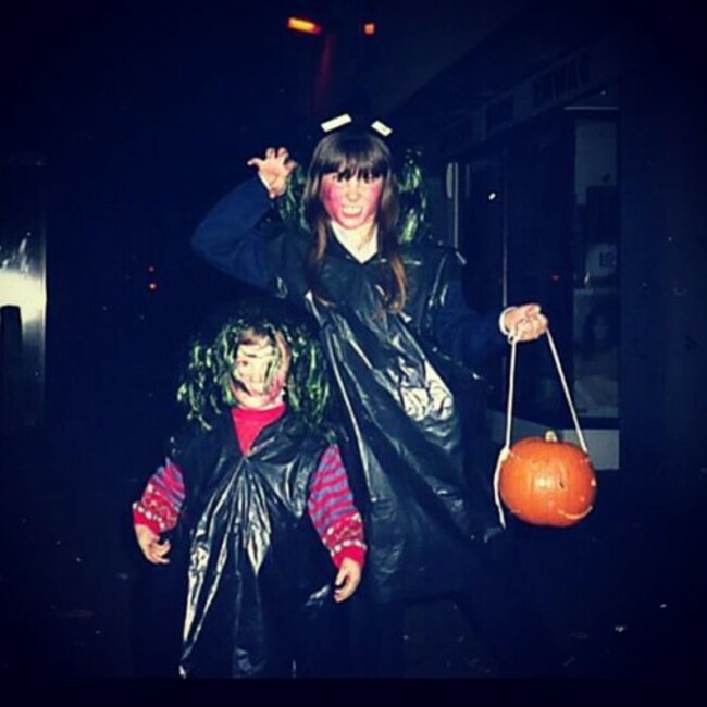 #throwback #90schild #90s #Halloween #cousin #witch #binbagcostume #pumpkin #fun #halloweencostume