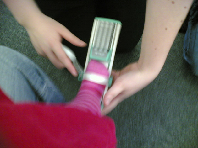 Min gets her feet measured