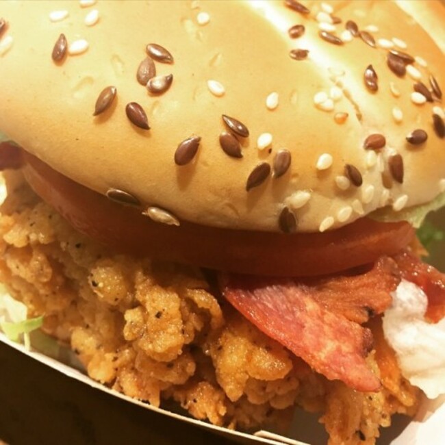Another #Instagrub pic!! #hillbillys #galway #ireland #eyresquare #newyearseve #happynewyear #instafood #food #yum #chicken #breastinabun #bbq #yummy #bestchickenburgerever #bacon #lol #irish #restaurant #newyear #twentyfifteen #herestotwentyfifteen #diet #lifestyle #herestotwentyfifteen #fastfood #chipper