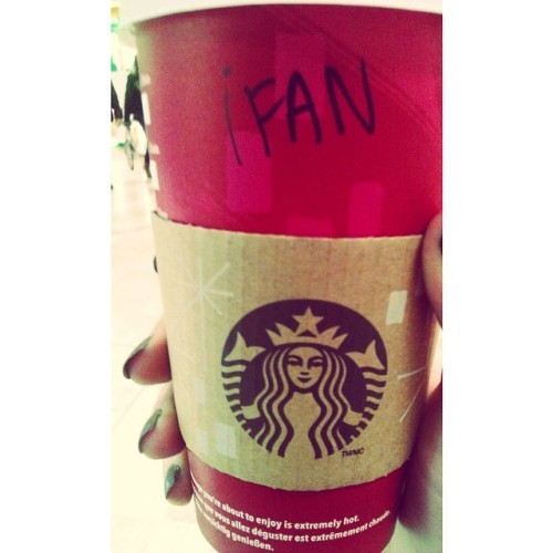We give you the iFan (or Aoife)! Thanks @pamjayy for this effort from Starbucks in Madrid