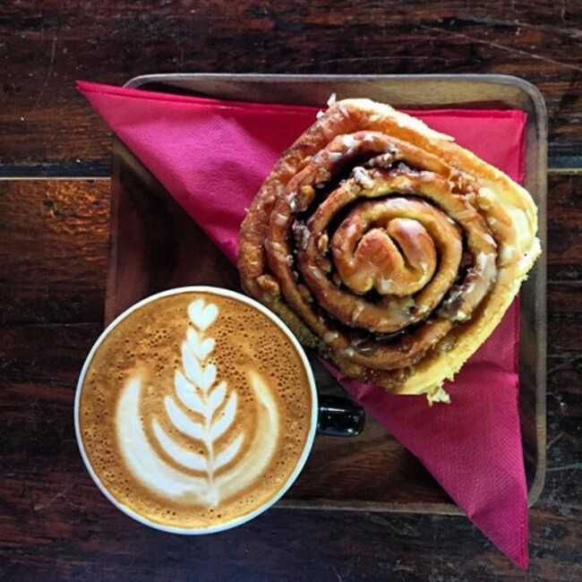 Cinnamon scroll and @roastedbrown coffee for €5. Have in or take out deal #special #deselbys #elevenses