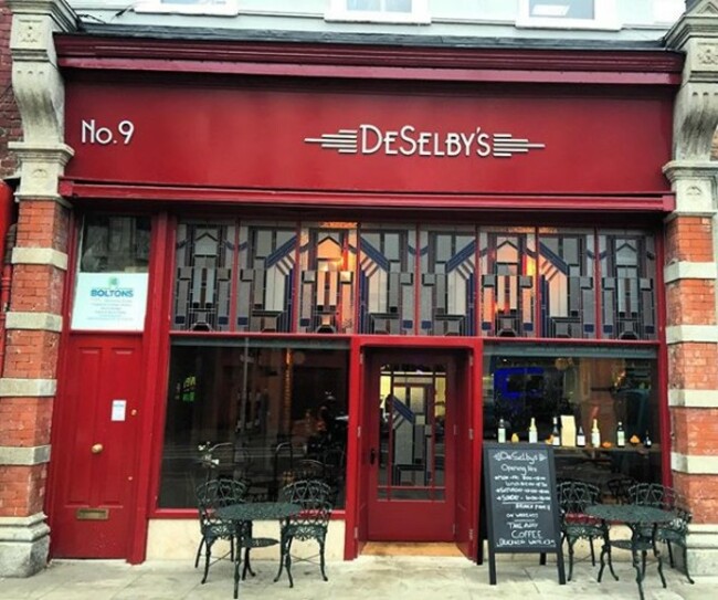 Here I had a strange idea not unworthy of DeSelby - Flann O'Brien New sign is in. #deselbys #camdenstreet