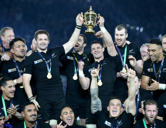 Richie McCaw and Dan Carter lift the Webb Ellis cup