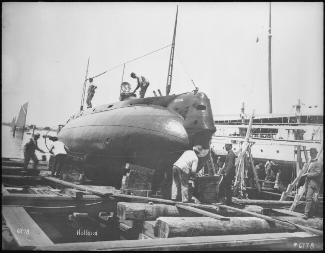 lossy-page1-1155px-Holland_(SSl)._Starboard_bow,_on_ways,_1900_-_NARA_-_512954.tif