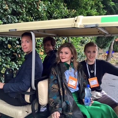 SWERVE ⛳️ Love a golf cart ride!! With @depopmarket founder @runarreistrup @rachel_arthur & @christoph_la
