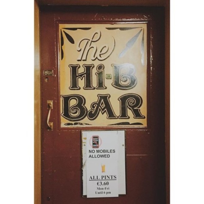 The Hi-B #Bar in #Cork #NoPhonesAllowed #Oldschool #Irish #pub