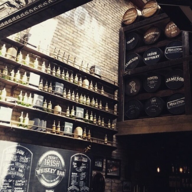 Amazing area inside The Irish Whiskey Bar, The Oliver Plunkett, Cork #theoliverplunkett #cork #corkcity #bar #smokingarea #ireland #irelandinthesunshine #irishwhiskey