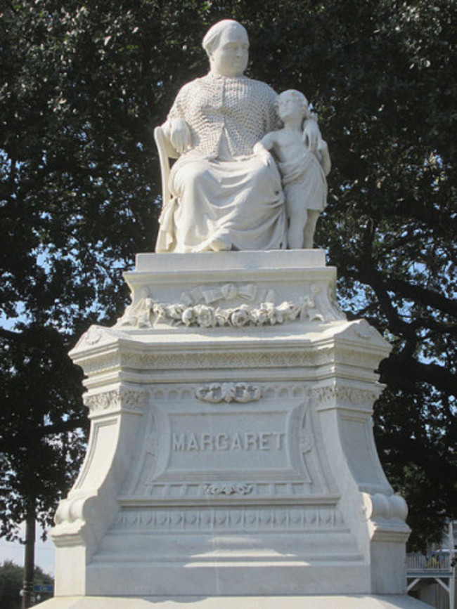 File:Margaret Statue Sept2015 Front Close.jpg - Wikimedia Commons