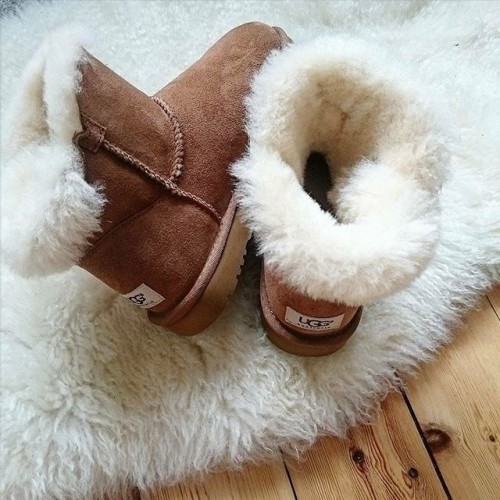 uggs with fur on the outside