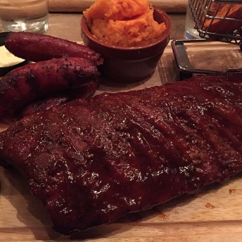 Now THAT is a plate of food from #MyMeatWagon in #Dublin #Ireland. Baby back ribs, chorizo sausages, and sweet potato mash. WOW! Less than 20 euro (about $19 US) was a good bargain. #traveling