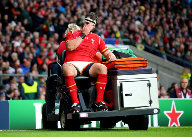 Scott Baldwin leaves the field injured