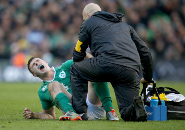 Robbie Henshaw down injured