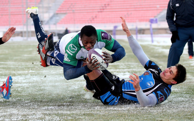 Niyi Adeolokun scores his side's first try despite Mikhail Babaev