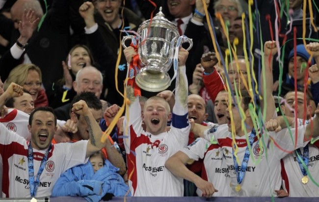 Richie Ryan lifts the FAI Cup