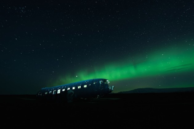 somewhere-in-the-deserted-area-of-icelands-south-coast-lies-this-long-forgotten-wreck-of-a-douglas-dc-3-aircraft-de-rueda-didnt-arrive-at-the-site-till-4-am-and-as-he-waited-polar-lights-gradually-appeared-on-the-horizon
