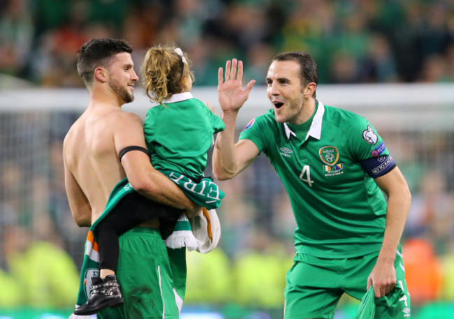 Shane Long and his daughter Teigan celebrate