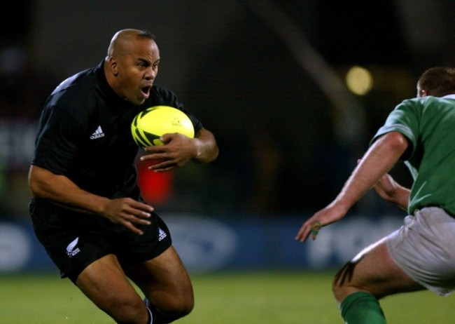 Jonah Lomu and Gary Longwell 15/6/2002 DIGITAL