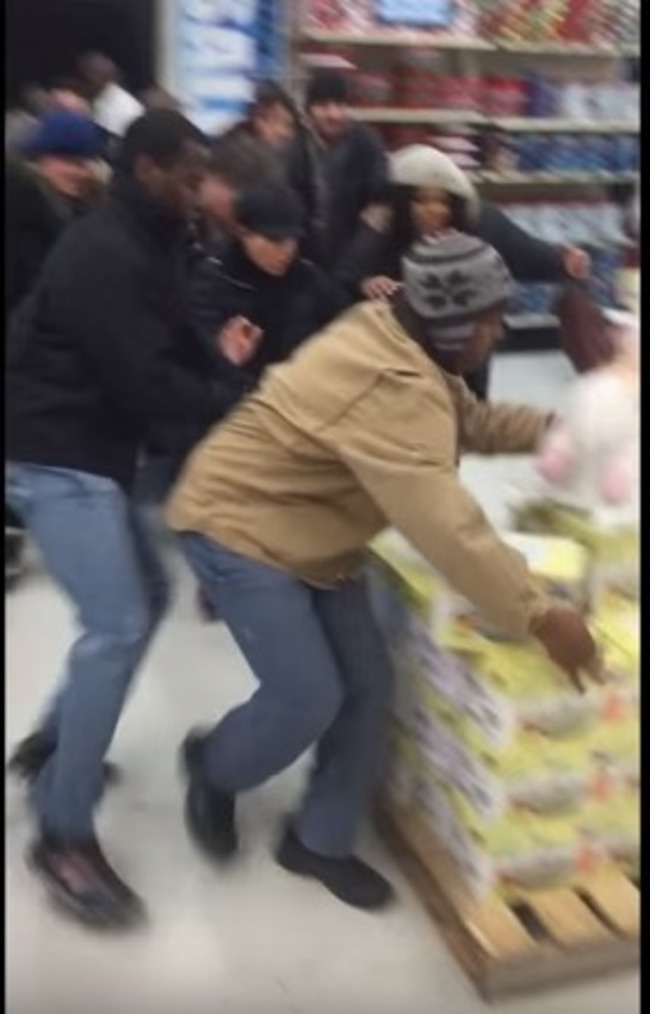 black-friday-fight-fake