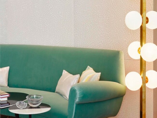 apparently-the-lighting-scheme-in-the-flat-is-highly-advanced-with-a-combination-of-mood-lighting-and-ceiling-directional-lights-with-powerful-beams-able-to-illuminate-artwork-sculptures-and-important-furniture-pieces
