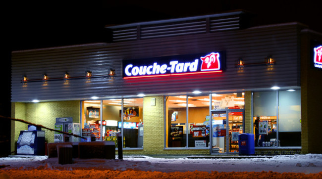 Alimentation_Couche-Tard_at_night_in_Montreal,_QC