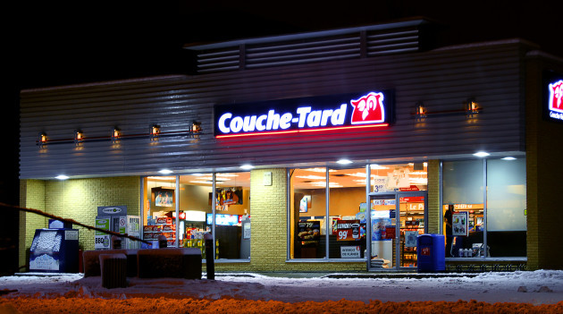 Alimentation_Couche-Tard_at_night_in_Montreal,_QC