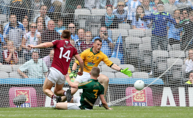 John Heslin scores a late goal despite Conor McGill and goalkeeper Patrick OÕRourke