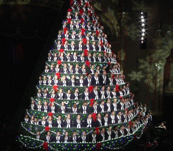 2022 singing christmas tree december 7