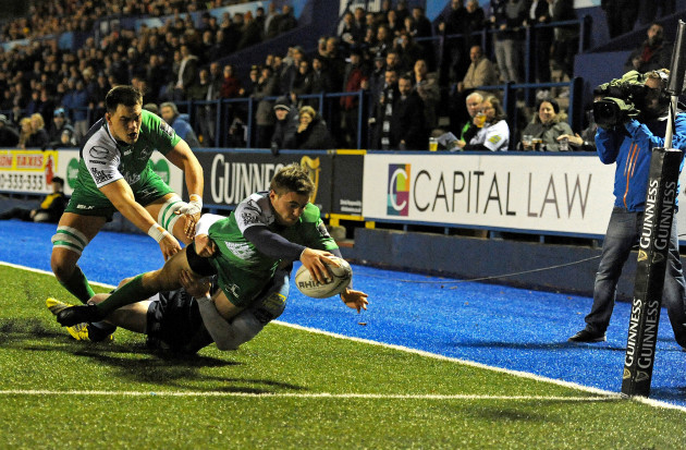 Ian Porter scores his side's first try