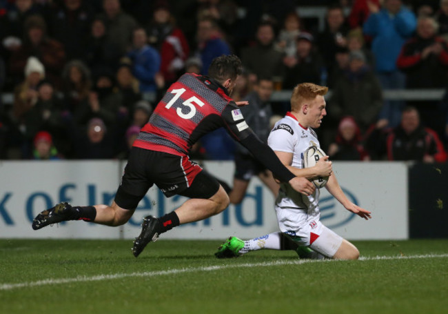 Rory Scholes scores a try