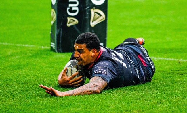 Josh Matavesi scores his sides second try