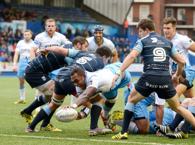 Leone Nakarawa scores his sides first try