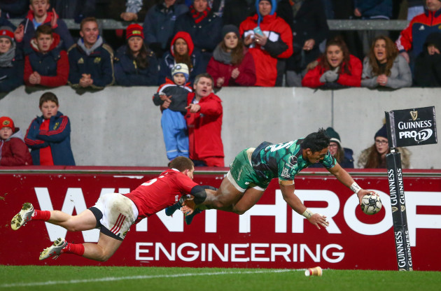 Bundee Aki scores his side's second try despite Andrew Conway