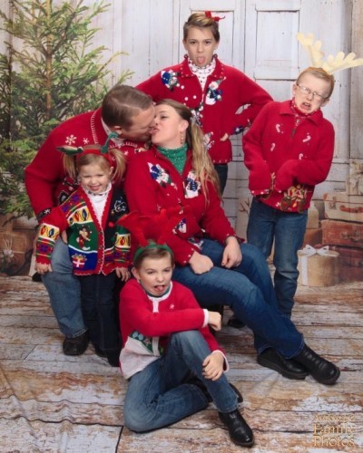 10 family Christmas cards that take awkwardness to the next level