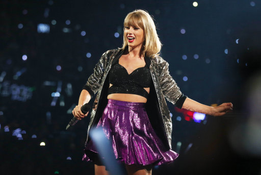Taylor Swift in Concert - Los Angeles