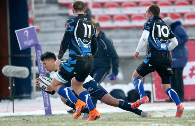 Rory Parata scores his sides fourth try