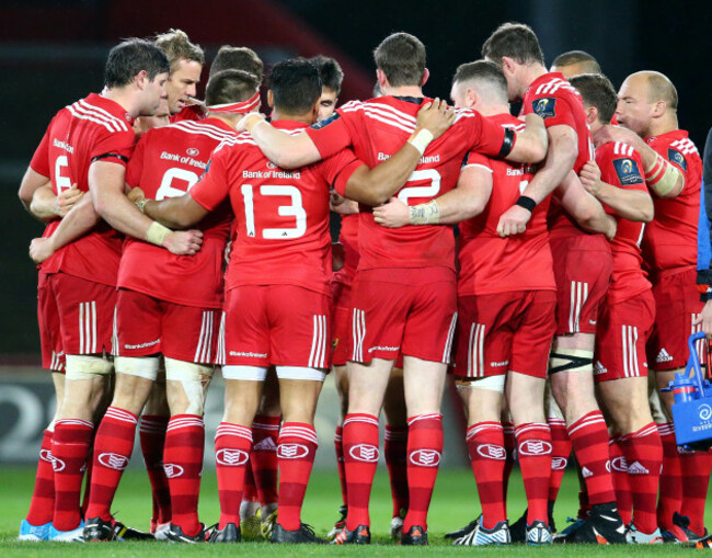 Munster team huddle