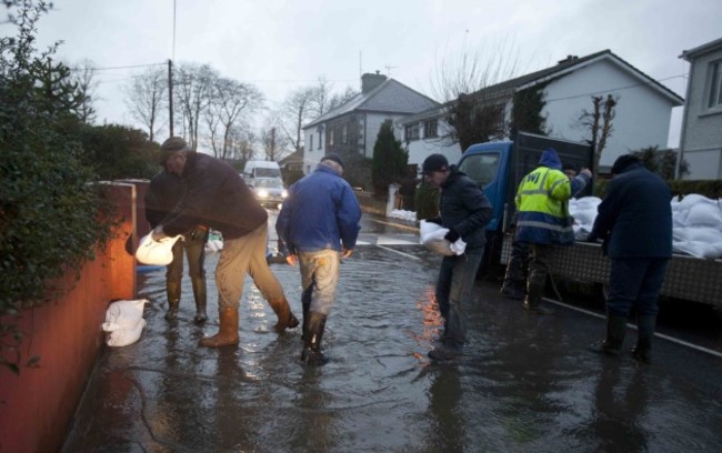 9/12/2015. Flooding Athlone. A team arrives with s