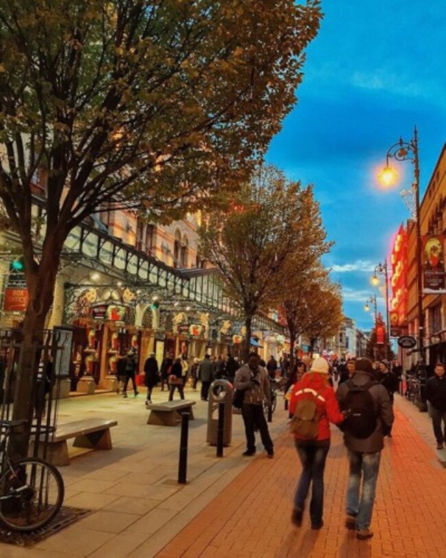 Dunno about guys but, I love this time of the year - #christmasindublin #christmastree #christmaslights #christmas2015 #beautiful #dublinphotos #dublinstreet #photosofdublin #photooftheday #beautiful #vscocam #dublinstreet #streetscene #sky #dublinigers #igerdublin #igdaily #igworldclub #theater #gaiety #gaietytheatre