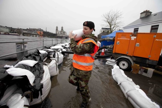 13/12/2015. Floods Athlone. Members of the Defence